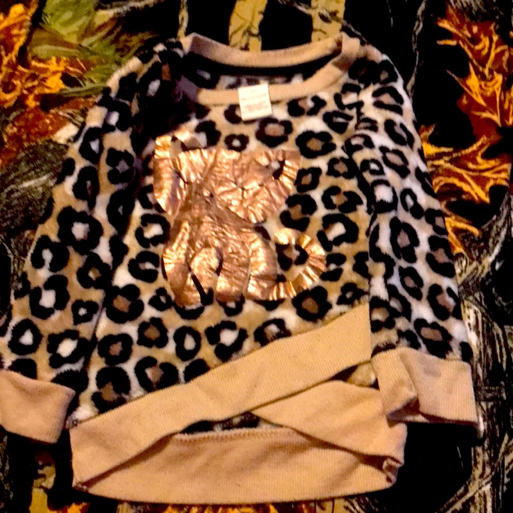 100%polyester size 2t cheeta print cat shirt